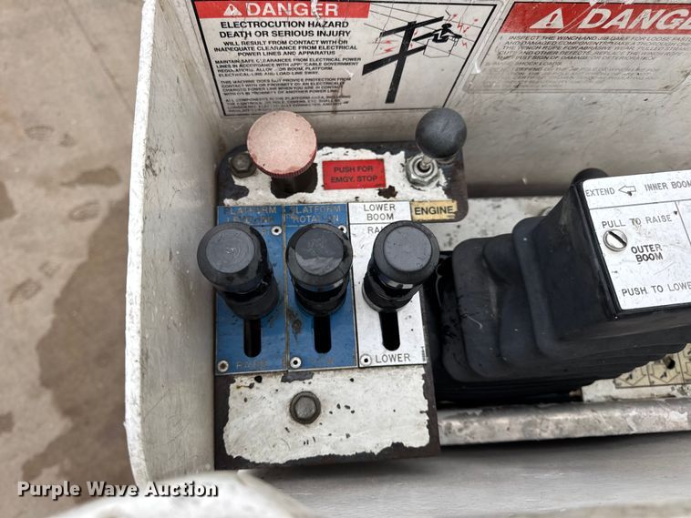 image for item DO2269 2006 International 4300 bucket truck