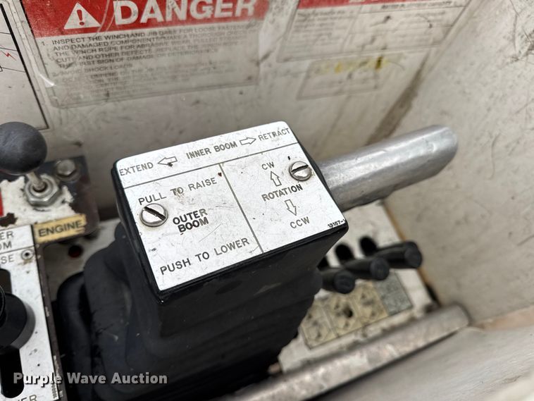 image for item DO2269 2006 International 4300 bucket truck