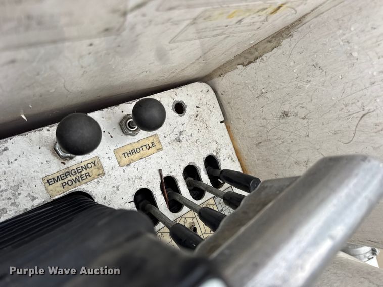 image for item DO2269 2006 International 4300 bucket truck