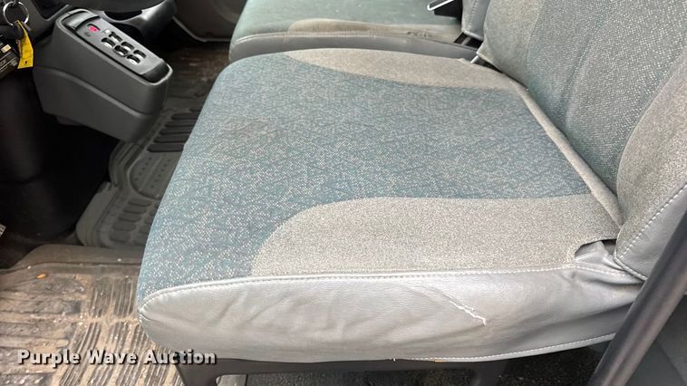 image for item DO2269 2006 International 4300 bucket truck