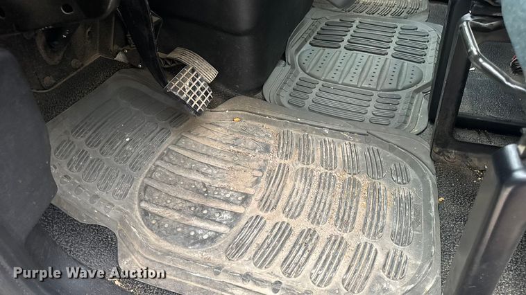 image for item DO2269 2006 International 4300 bucket truck