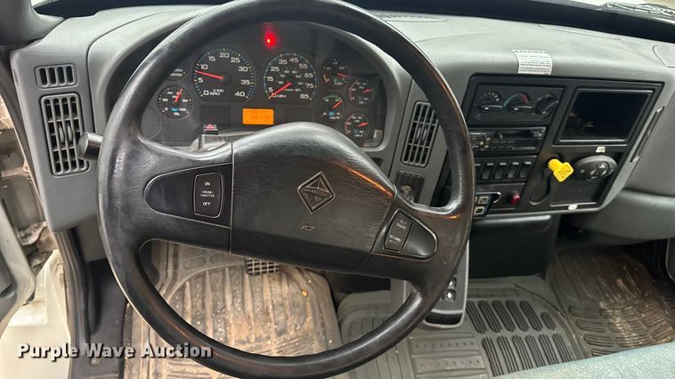 image for item DO2269 2006 International 4300 bucket truck