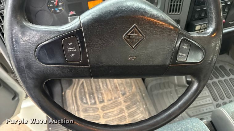 image for item DO2269 2006 International 4300 bucket truck