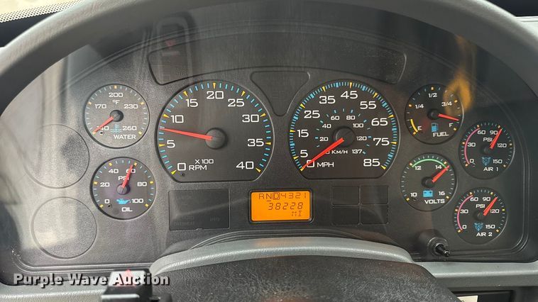 image for item DO2269 2006 International 4300 bucket truck