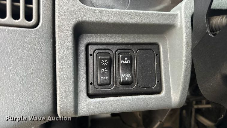 image for item DO2269 2006 International 4300 bucket truck