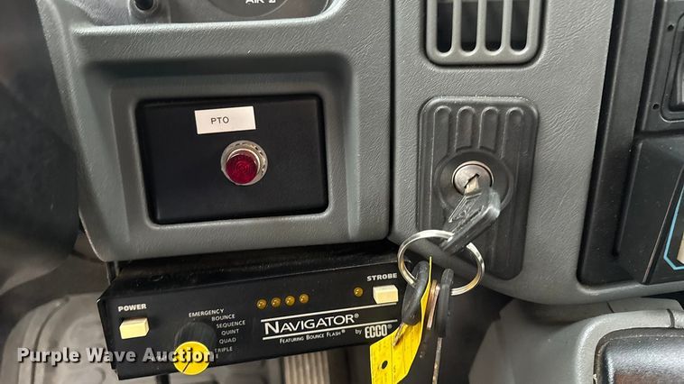 image for item DO2269 2006 International 4300 bucket truck