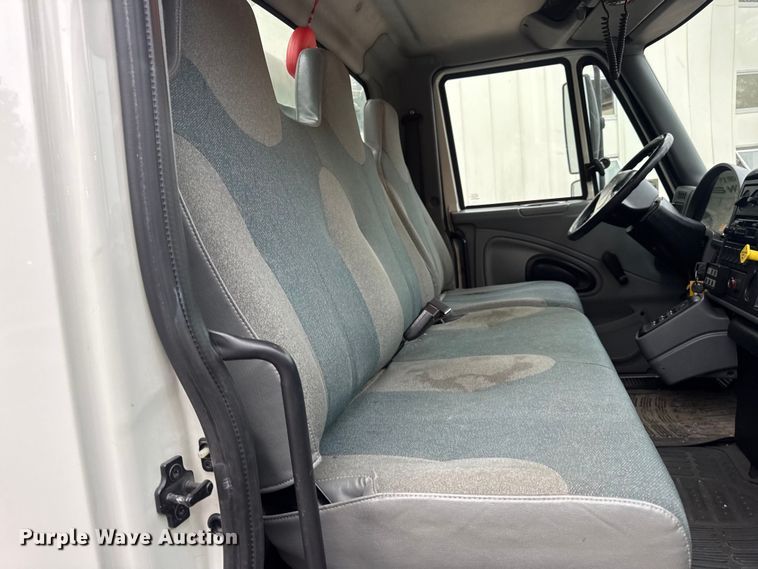 image for item DO2269 2006 International 4300 bucket truck