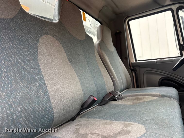 image for item DO2269 2006 International 4300 bucket truck