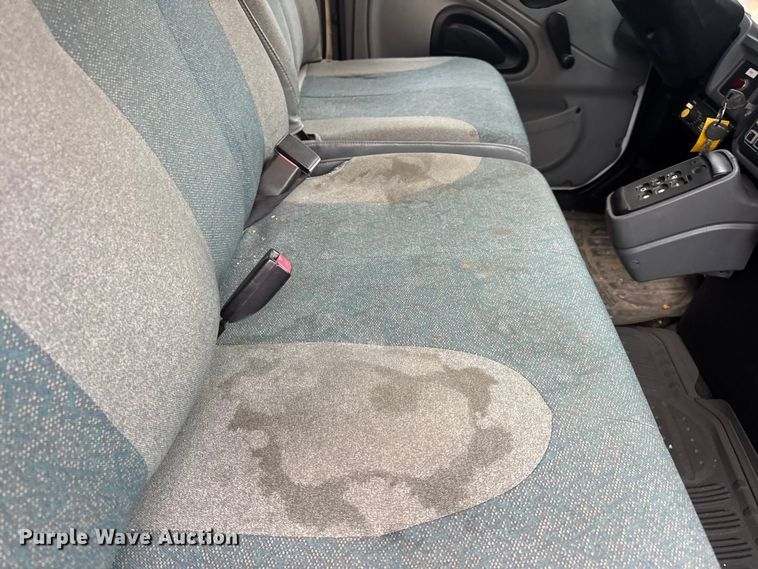 image for item DO2269 2006 International 4300 bucket truck