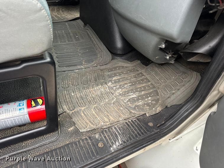 image for item DO2269 2006 International 4300 bucket truck