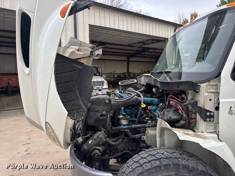 image for item DO2269 2006 International 4300 bucket truck