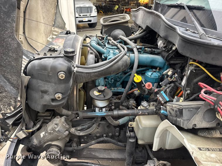 image for item DO2269 2006 International 4300 bucket truck