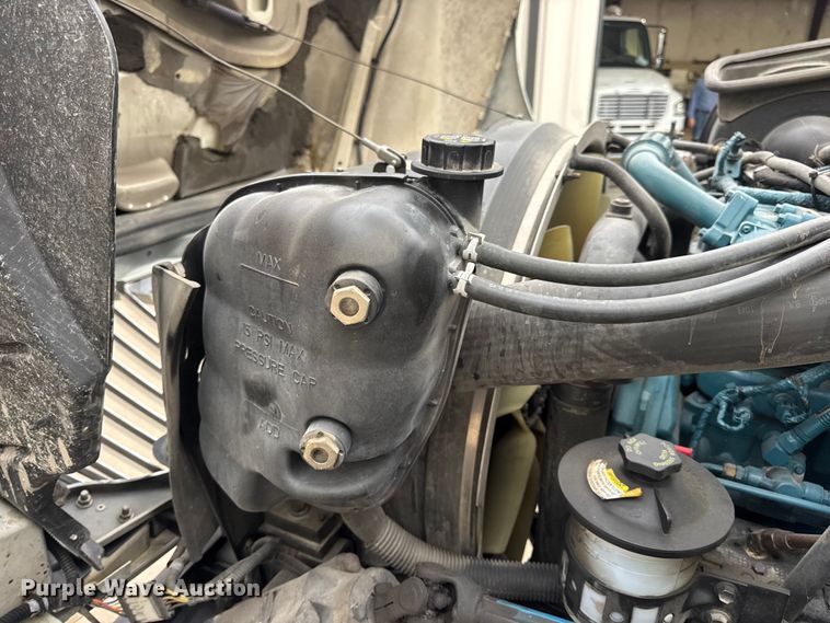 image for item DO2269 2006 International 4300 bucket truck