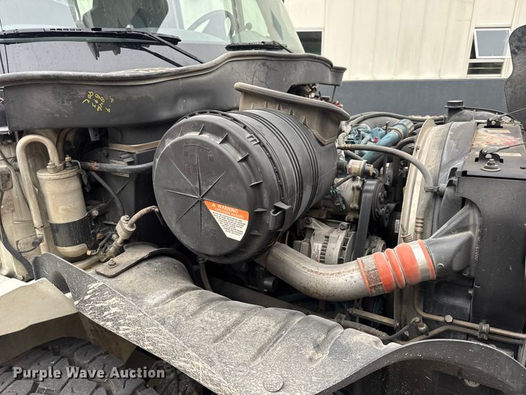 image for item DO2269 2006 International 4300 bucket truck