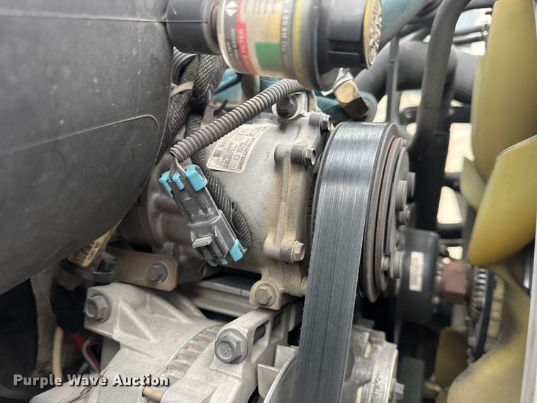 image for item DO2269 2006 International 4300 bucket truck