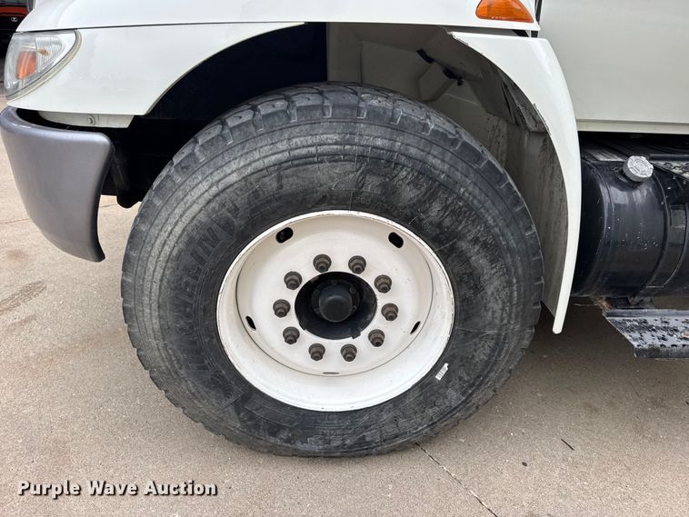 image for item DO2269 2006 International 4300 bucket truck