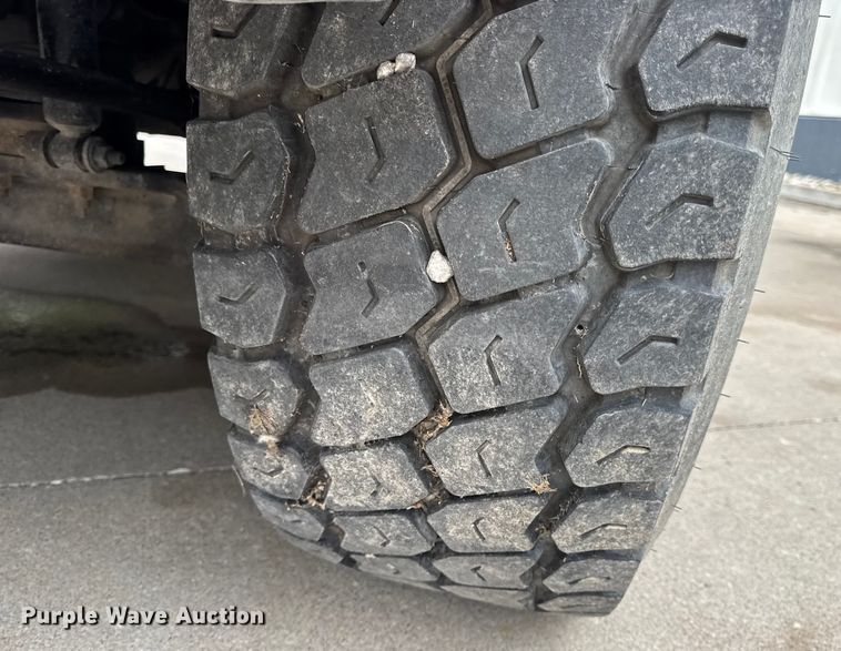 image for item DO2269 2006 International 4300 bucket truck