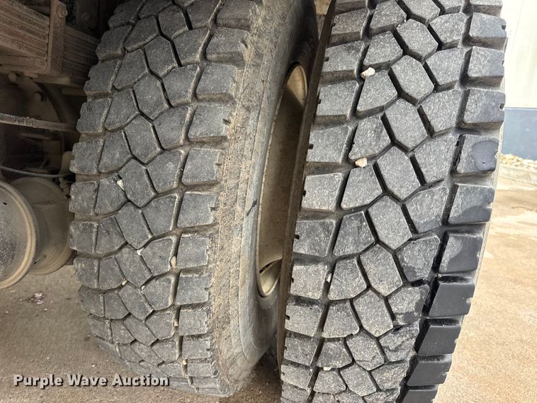 image for item DO2269 2006 International 4300 bucket truck