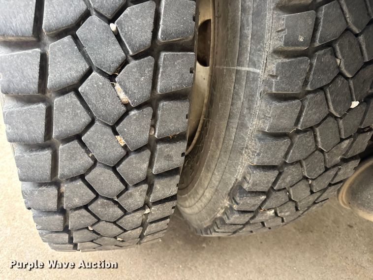 image for item DO2269 2006 International 4300 bucket truck