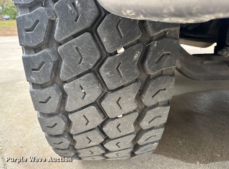 image for item DO2269 2006 International 4300 bucket truck