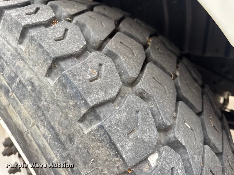 image for item DO2269 2006 International 4300 bucket truck