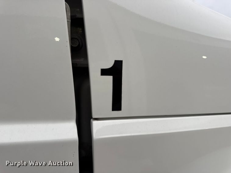 image for item DO2269 2006 International 4300 bucket truck