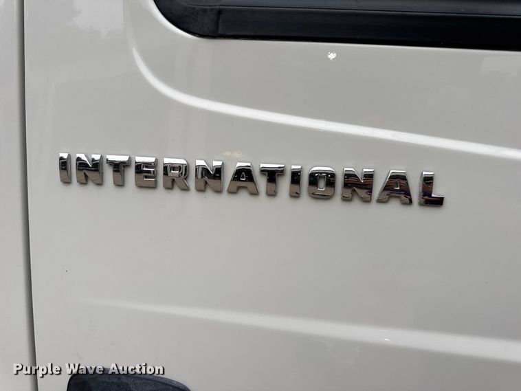 image for item DO2269 2006 International 4300 bucket truck