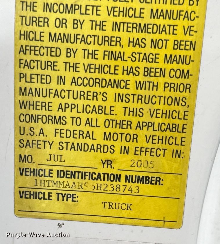 image for item DO2269 2006 International 4300 bucket truck