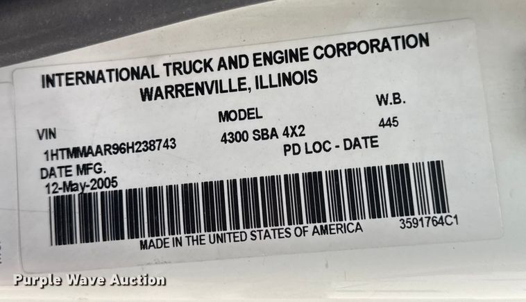 image for item DO2269 2006 International 4300 bucket truck