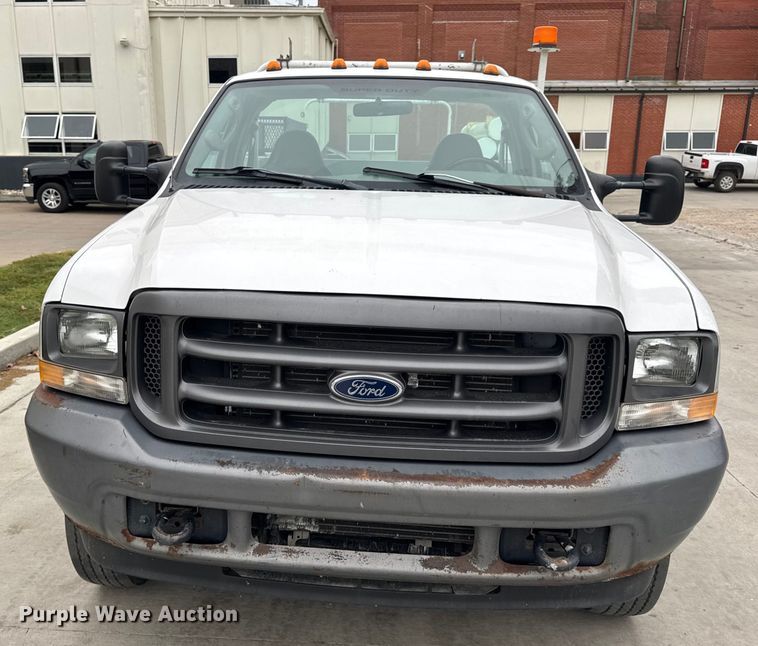 image for item DO2270 2004 Ford F550 XL Super Duty utility / service truck