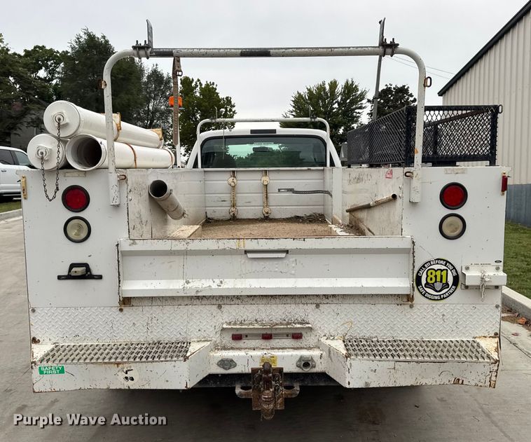 image for item DO2270 2004 Ford F550 XL Super Duty utility / service truck
