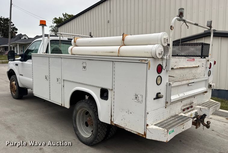 image for item DO2270 2004 Ford F550 XL Super Duty utility / service truck