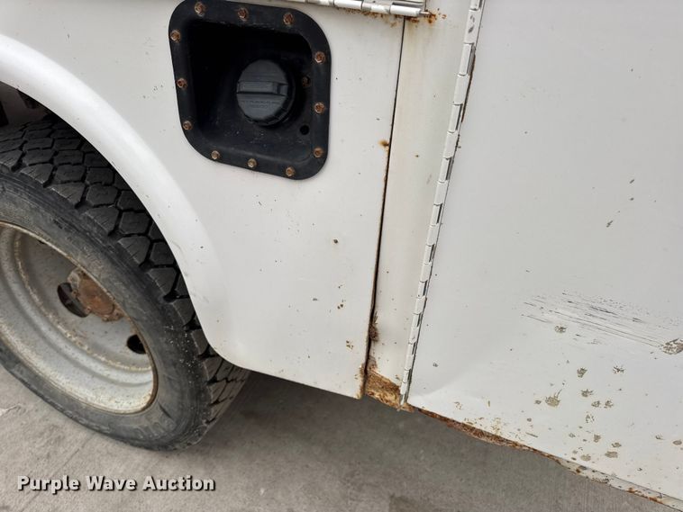 image for item DO2270 2004 Ford F550 XL Super Duty utility / service truck