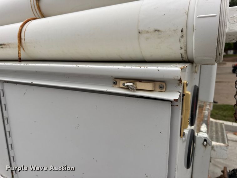 image for item DO2270 2004 Ford F550 XL Super Duty utility / service truck