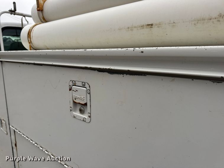 image for item DO2270 2004 Ford F550 XL Super Duty utility / service truck