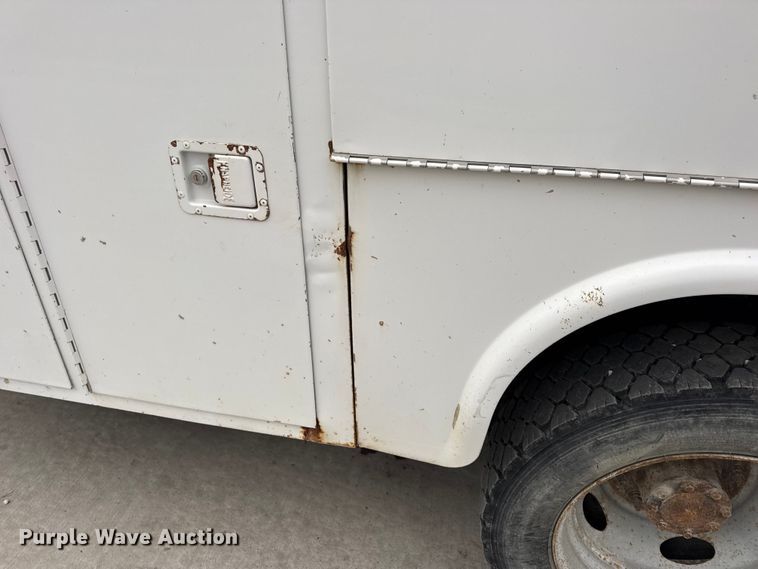 image for item DO2270 2004 Ford F550 XL Super Duty utility / service truck