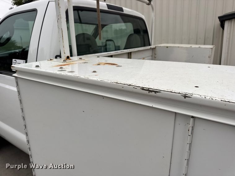 image for item DO2270 2004 Ford F550 XL Super Duty utility / service truck