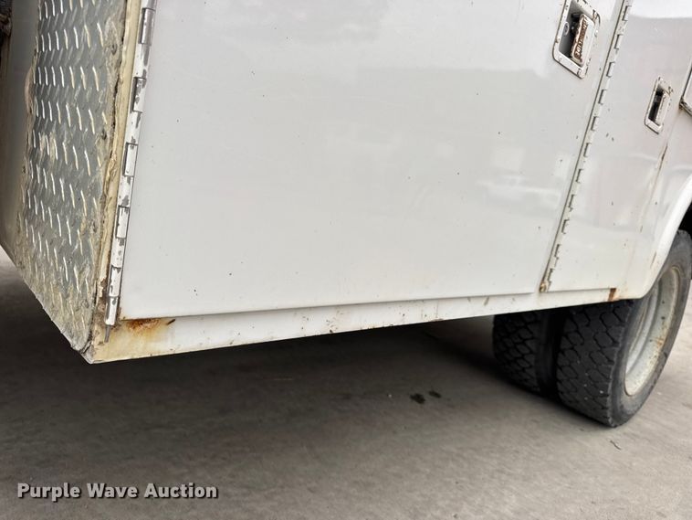 image for item DO2270 2004 Ford F550 XL Super Duty utility / service truck