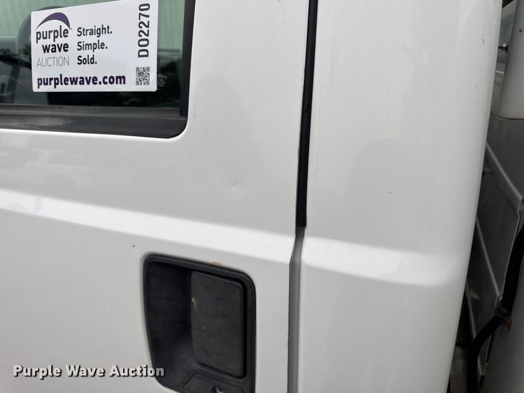 image for item DO2270 2004 Ford F550 XL Super Duty utility / service truck
