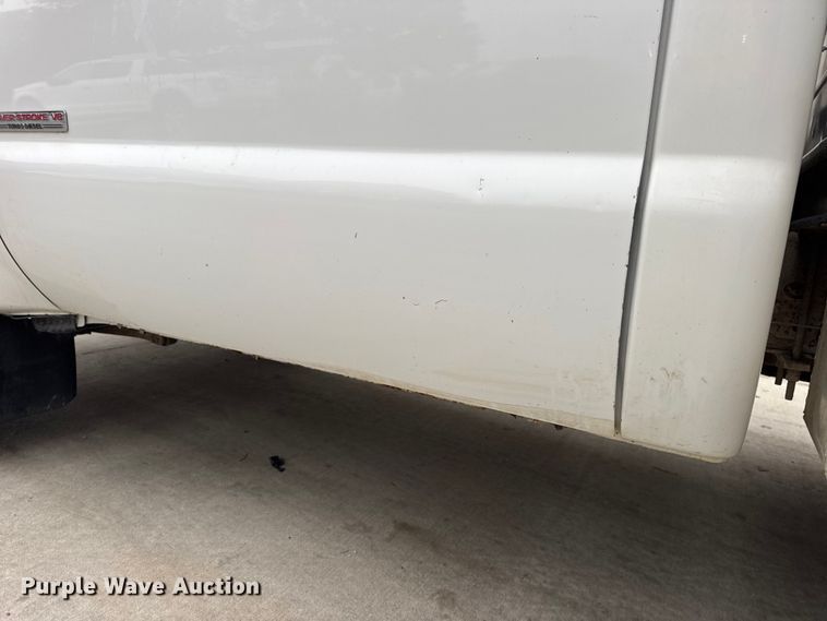 image for item DO2270 2004 Ford F550 XL Super Duty utility / service truck