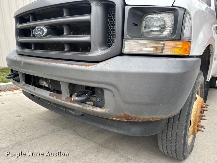 image for item DO2270 2004 Ford F550 XL Super Duty utility / service truck