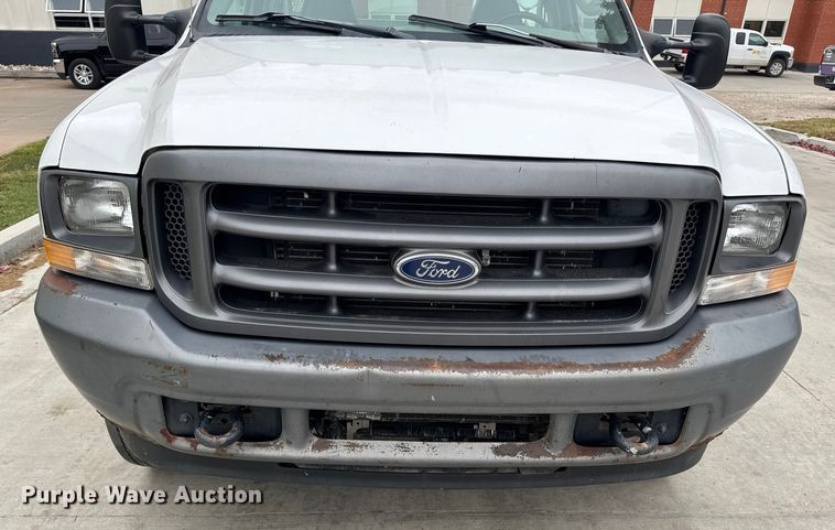image for item DO2270 2004 Ford F550 XL Super Duty utility / service truck