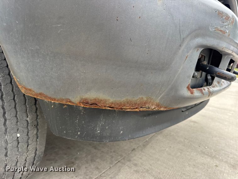 image for item DO2270 2004 Ford F550 XL Super Duty utility / service truck