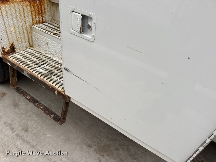 image for item DO2270 2004 Ford F550 XL Super Duty utility / service truck