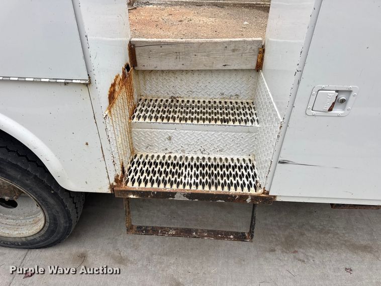 image for item DO2270 2004 Ford F550 XL Super Duty utility / service truck