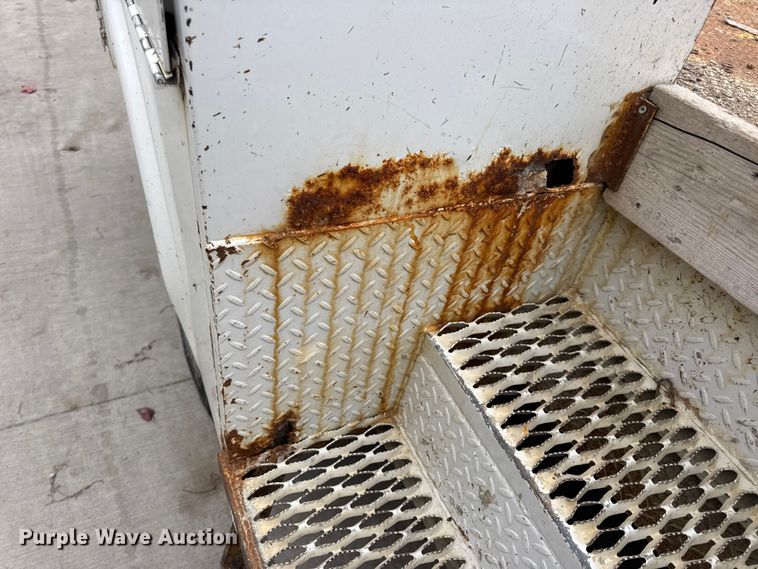 image for item DO2270 2004 Ford F550 XL Super Duty utility / service truck