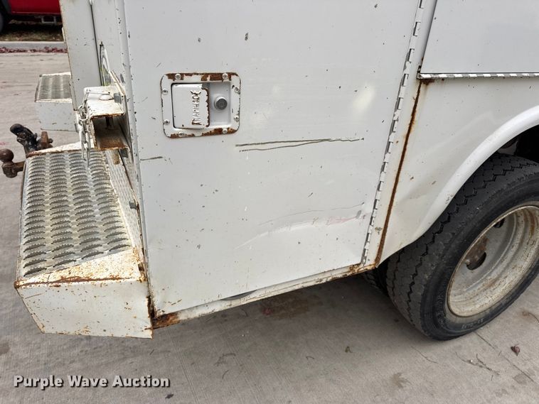 image for item DO2270 2004 Ford F550 XL Super Duty utility / service truck