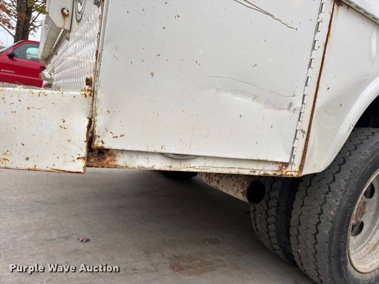 image for item DO2270 2004 Ford F550 XL Super Duty utility / service truck