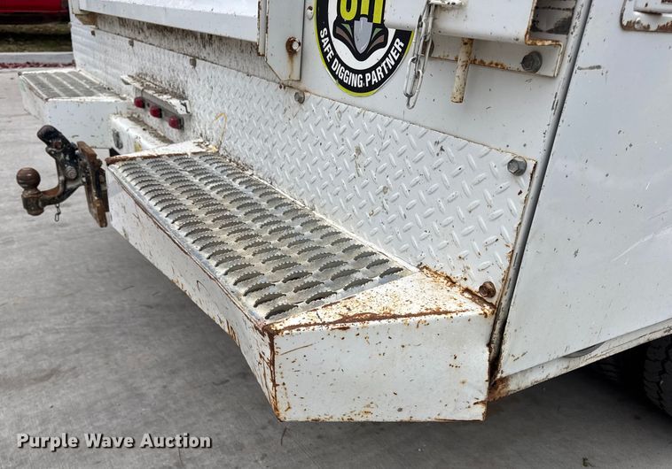 image for item DO2270 2004 Ford F550 XL Super Duty utility / service truck