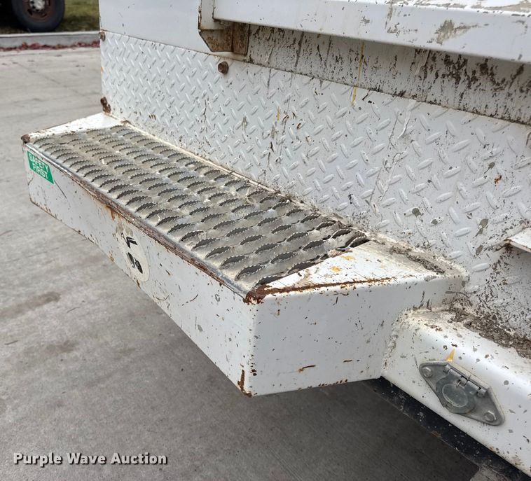 image for item DO2270 2004 Ford F550 XL Super Duty utility / service truck